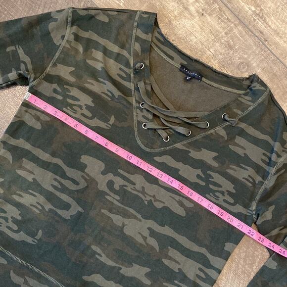 SANCTUARY Raw Hem Lace Up Front Camo Sweatshirt Medium - Picture 7 of 9